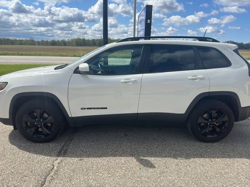 Used 2019 Jeep Cherokee Latitude w/ Cold Weather Group AWD/4WD image 6