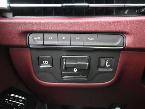 Used 2026 Cadillac Escalade ESV Sport AWD/4WD image 19