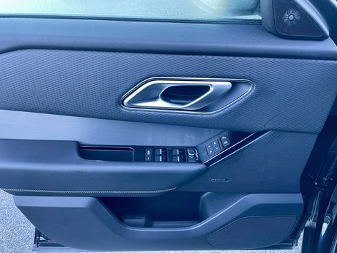 Used 2020 Land Rover Range Rover Velar R-Dynamic S image 12