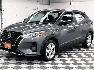 New 2025 Nissan Kicks Play S video 2