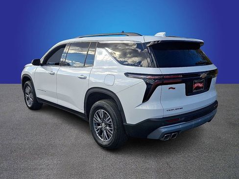 Used 2025 Chevrolet Traverse LT FWD image 6