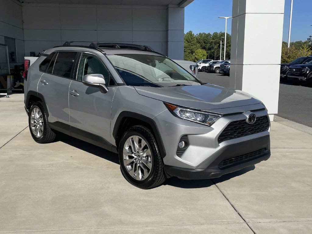 Used 2019 Toyota RAV4 XLE Premium FWD image 6