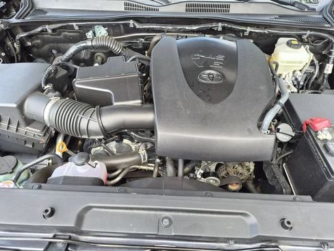 Used 2021 Toyota Tacoma TRD Off-Road AWD/4WD image 21