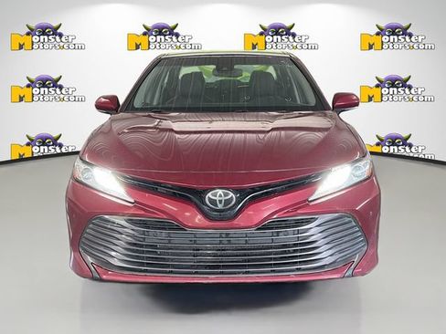 Used 2018 Toyota Camry FWD image 2