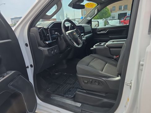 Used 2024 Chevrolet Silverado 1500 LT w/ Z71 Off-Road Package AWD/4WD image 2