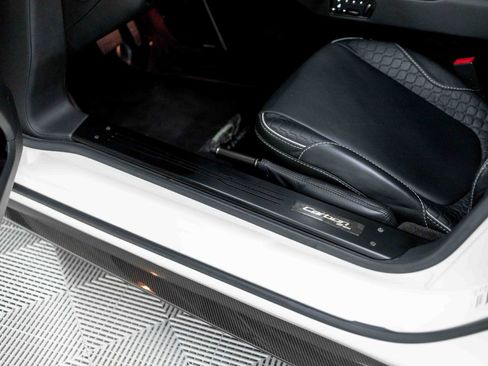 Used 2016 Aston Martin Vanquish Coupe image 36