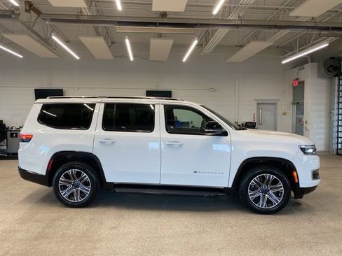 Used 2024 Jeep Wagoneer Series II image 4