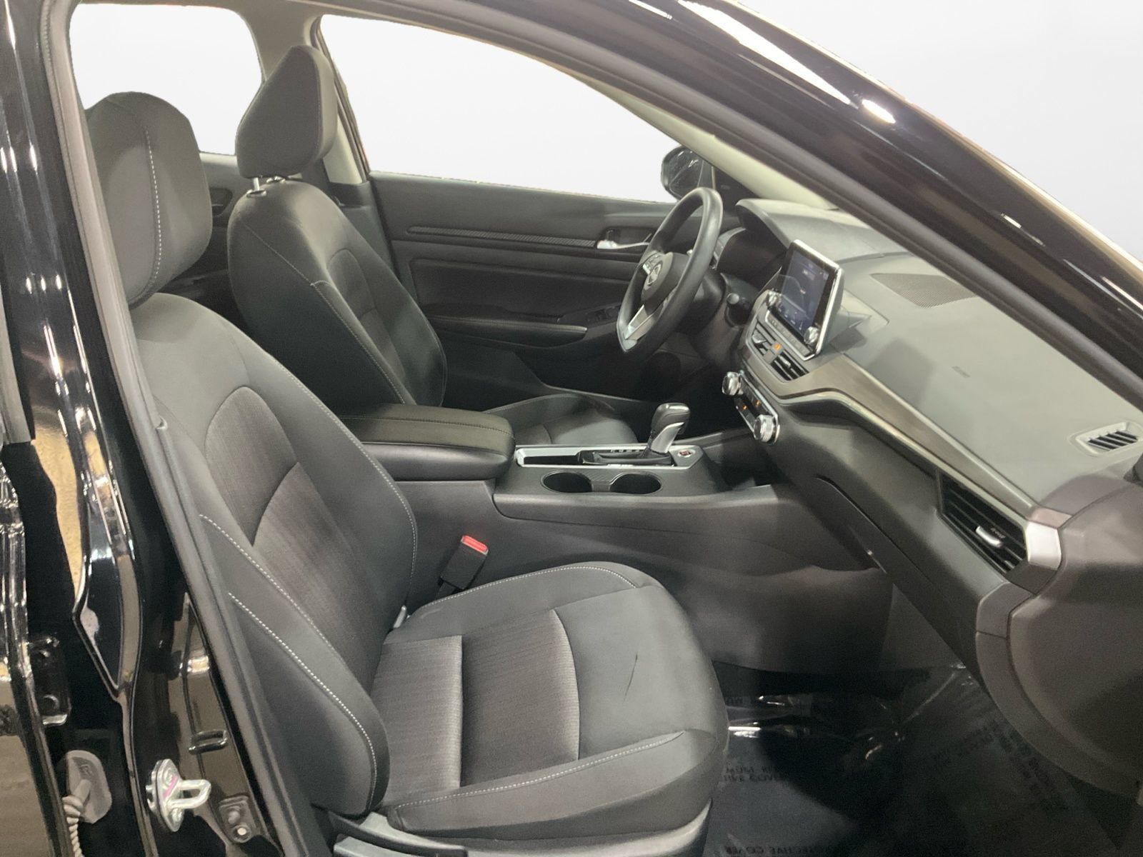 Used 2025 Nissan Altima 2.5 SV FWD image 17