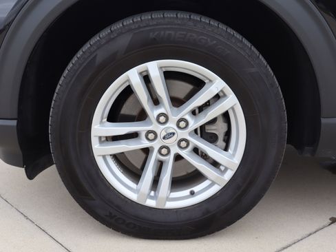 Used 2023 Ford Explorer XLT w/ Equipment Group 202A image 31