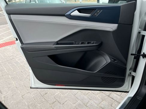 Certified 2024 Volkswagen Taos SE image 21