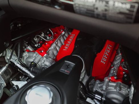 Used 2023 Ferrari SF90 Spider image 20