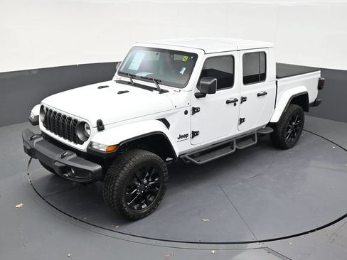 Used 2025 Jeep Gladiator Sport AWD/4WD image 13