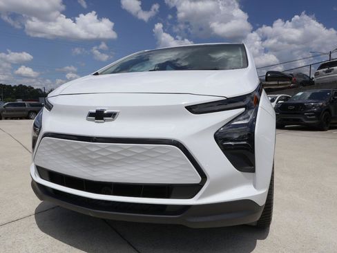 Used 2022 Chevrolet Bolt LT w/ Infotainment Package FWD image 30