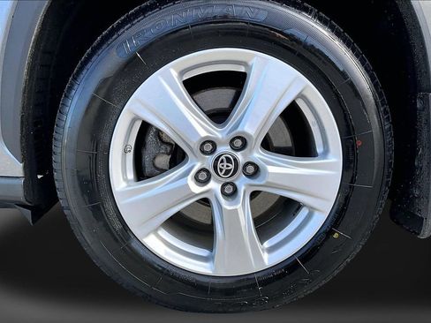 Used 2024 Toyota Highlander LE image 33