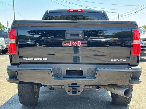 Used 2018 GMC Sierra 2500 Denali w/ Duramax Plus Package AWD/4WD image 5