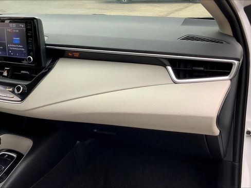Used 2022 Toyota Corolla LE FWD image 17