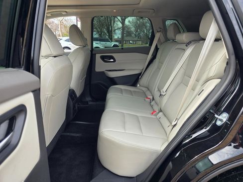 Used 2023 Nissan Rogue SL w/ SL Premium Package image 13