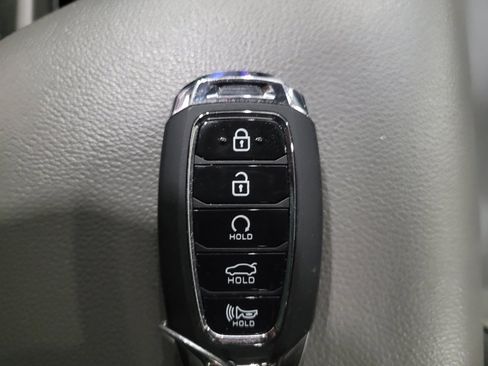 Used 2023 Hyundai Elantra SEL w/ Preferred Accessory Package FWD image 32
