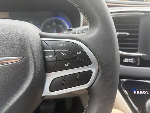 Used 2022 Chrysler Voyager LX FWD image 37