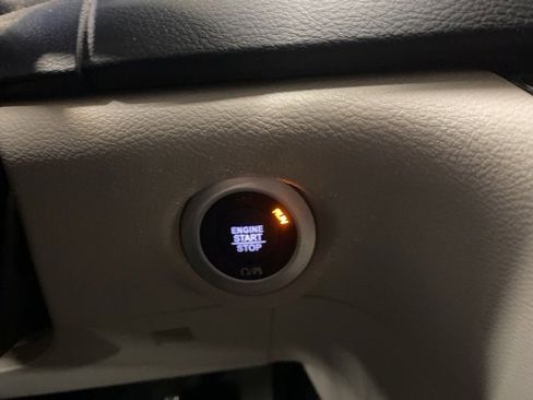 Used 2021 Chrysler Pacifica Touring-L image 19