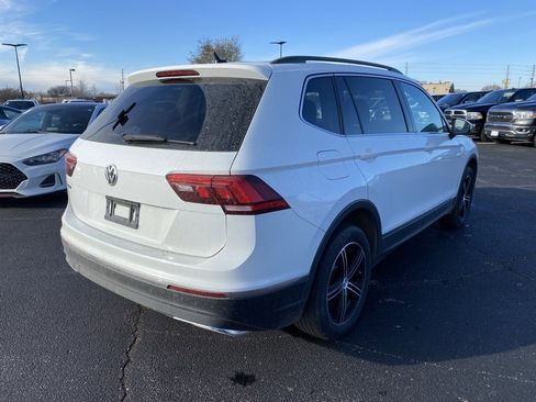 Used 2021 Volkswagen Tiguan SE image 9