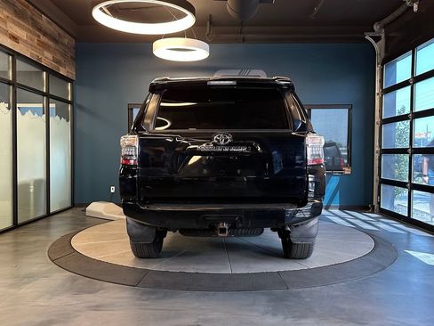 Used 2021 Toyota 4Runner SR5 AWD/4WD image 4