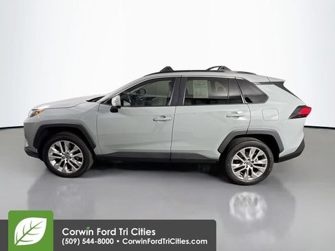 Used 2022 Toyota RAV4 XLE Premium AWD/4WD image 6