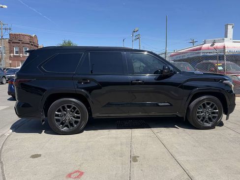 Used 2023 Toyota Sequoia Platinum AWD/4WD image 4