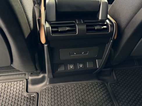 Used 2023 Land Rover Defender 110 X AWD/4WD image 13