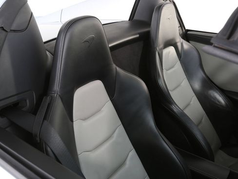 Used 2014 McLaren MP4-12C Spider RWD image 20