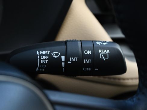 Used 2022 Toyota RAV4 XLE Premium image 39