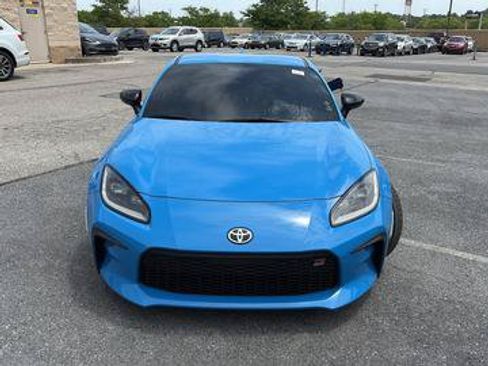Used 2023 Toyota GR86 w/ ALL Weather Mat Package (TMS) RWD image 3