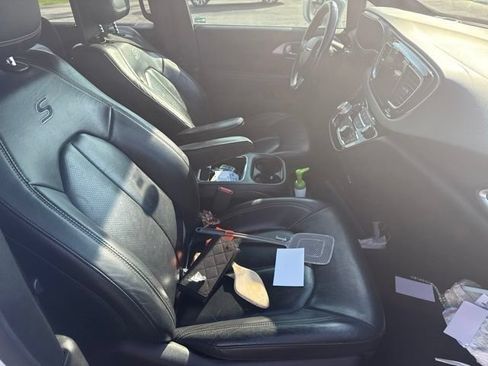 Used 2019 Chrysler Pacifica Touring-L Plus w/ Advanced Safetytec Group FWD image 24