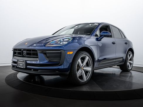 Certified 2025 Porsche Macan image 1