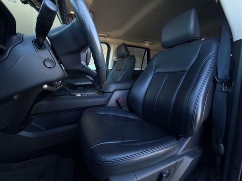 Used 2023 Ford Expedition XLT image 6