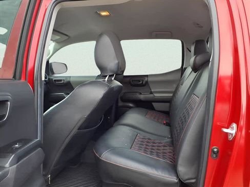 Used 2022 Toyota Tacoma SR image 9
