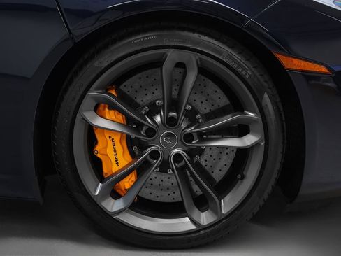 Used 2013 McLaren MP4-12C Spider RWD image 11