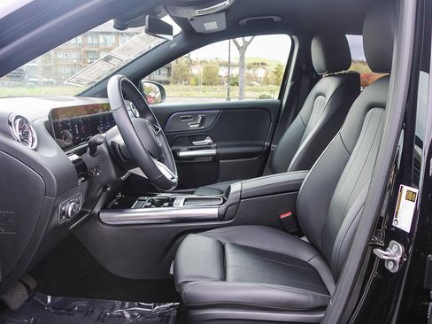 Certified 2025 Mercedes-Benz GLA 250 4MATIC image 16