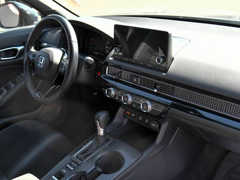 Used 2025 Honda Civic Sport image 40
