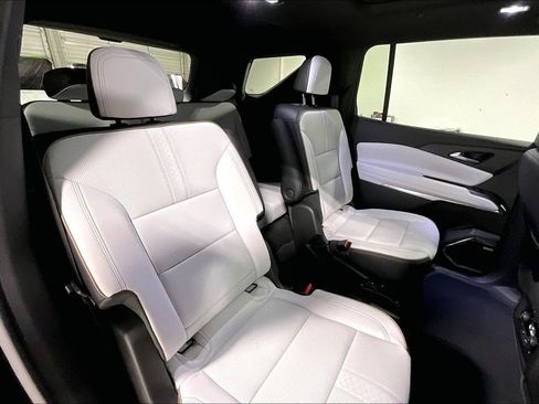 Used 2025 Chevrolet Traverse High Country w/ LPO, Floor Liner Package AWD/4WD image 33