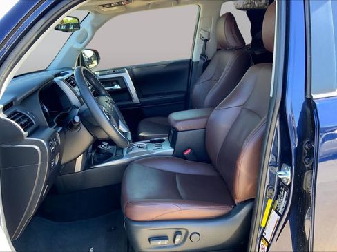 Used 2018 Toyota 4Runner Limited AWD/4WD image 8