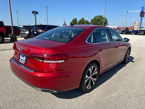 Used 2021 Volkswagen Passat 2.0T SE FWD image 3