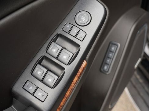 Used 2017 Chevrolet Suburban Premier AWD/4WD image 16