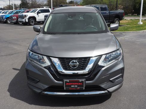 Used 2019 Nissan Rogue S FWD image 2