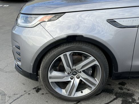 Used 2024 Land Rover Discovery Dynamic SE image 16