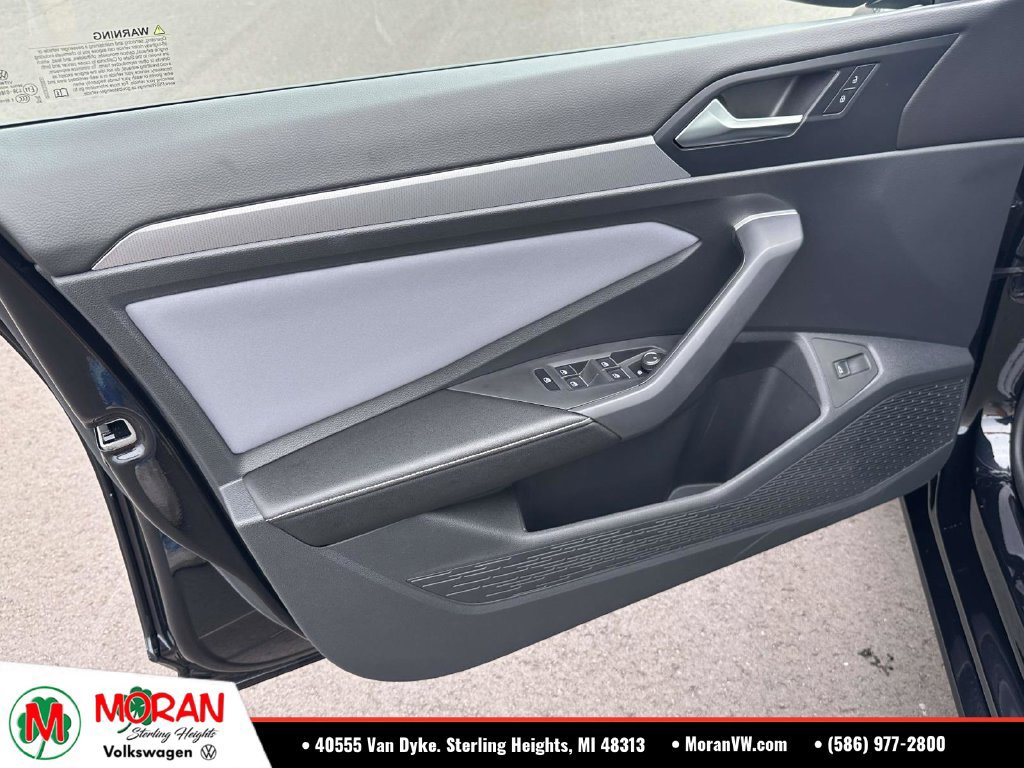 Certified 2026 Volkswagen Jetta SE w/ Black Wheel Package FWD image 15