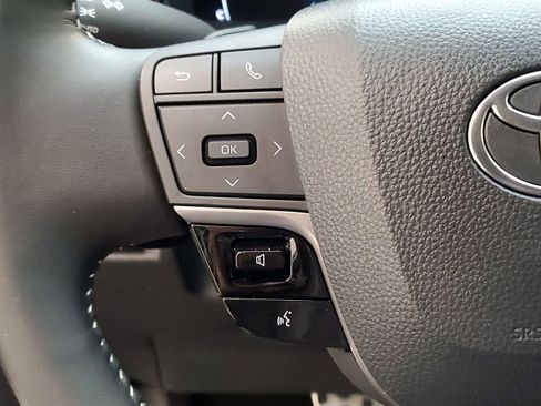 Used 2025 Toyota Camry SE FWD image 10