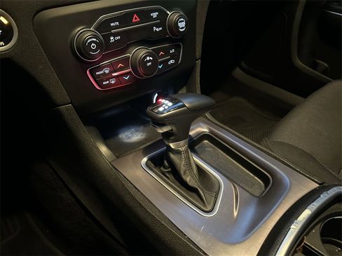 Used 2018 Dodge Charger SXT image 19