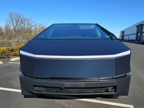 Used 2025 Tesla Cybertruck AWD Crew Cab image 15