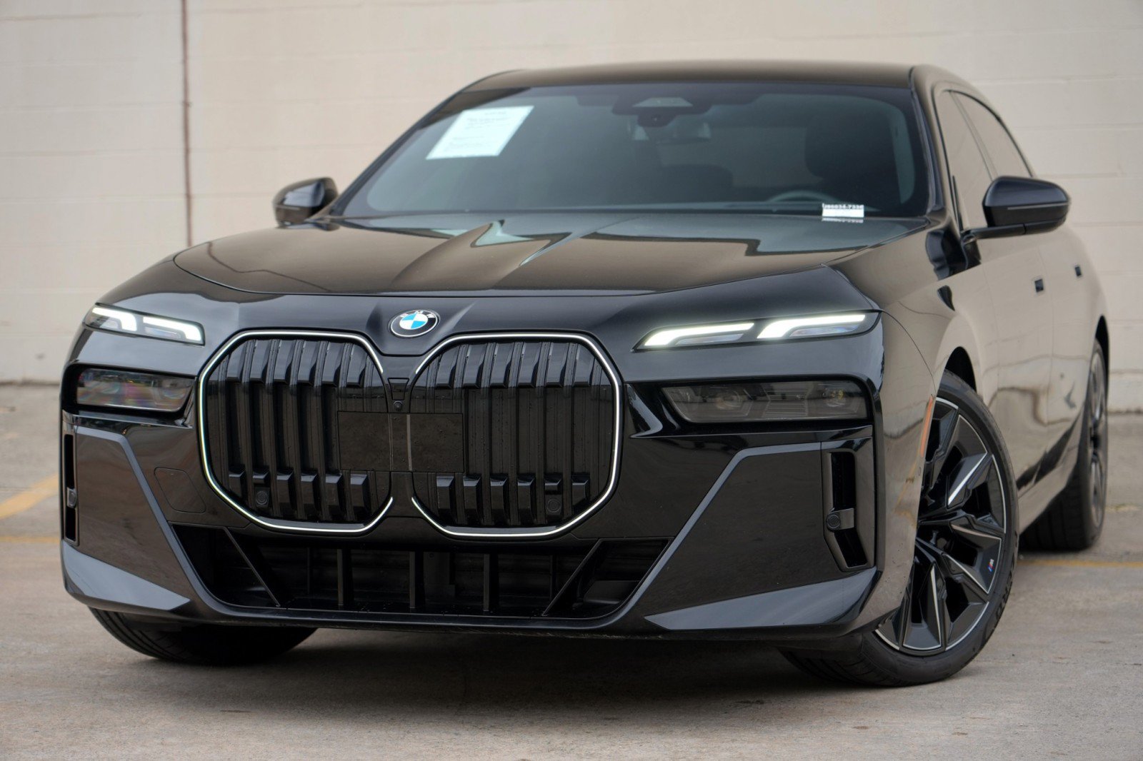 Used 2025 BMW 740i w/ Premium Package RWD image 3